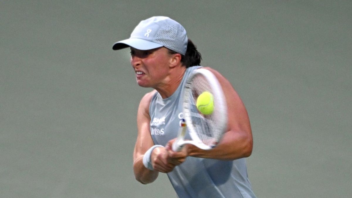  Iga Swiatek powers into Toronto semifinals in 64 minutes 