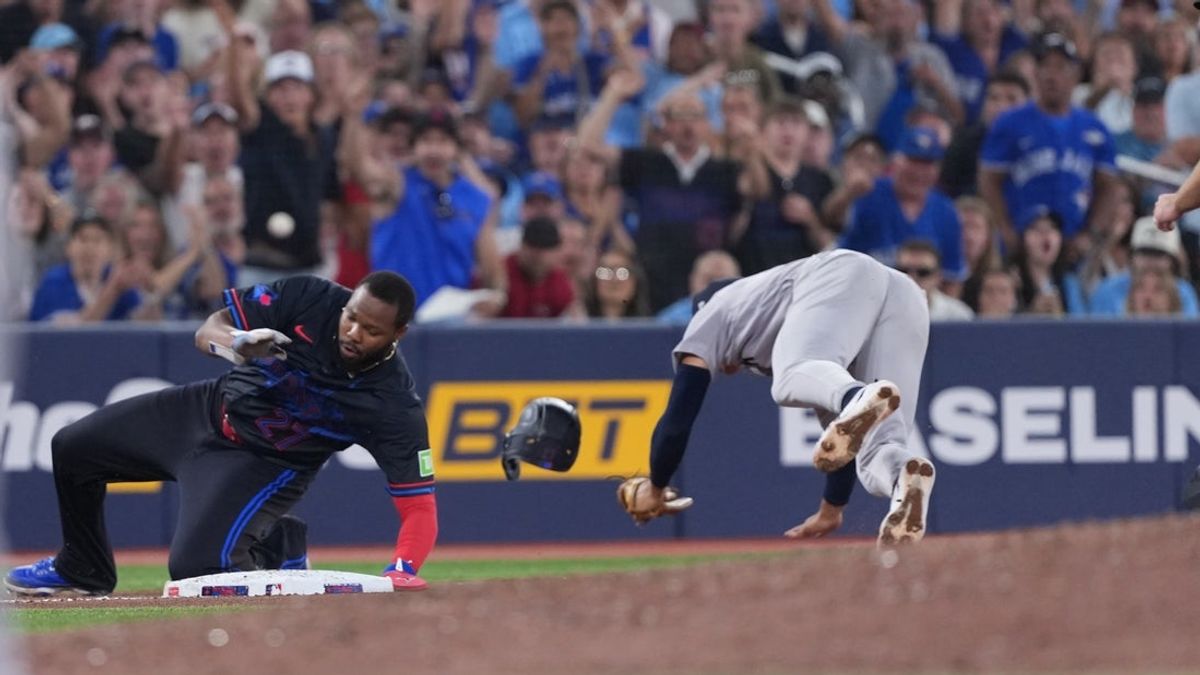  Blue Jays Vladimir Guerrero Jr. leaves game after collision 