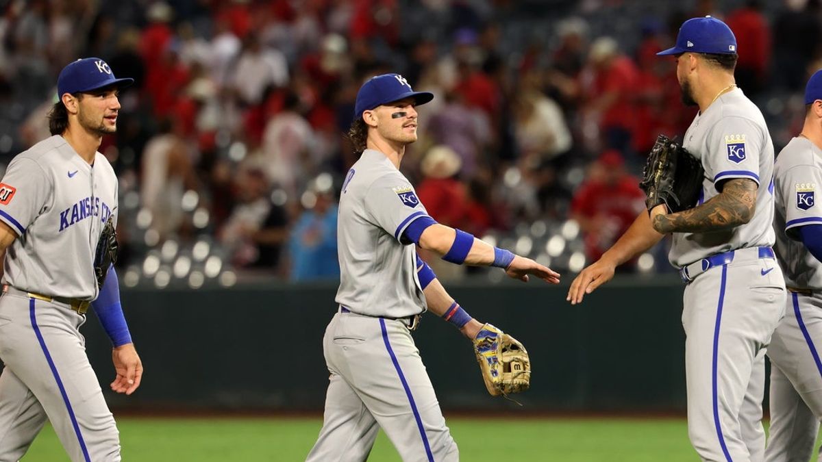  Road skid snapped, Royals seek series win against Angels 