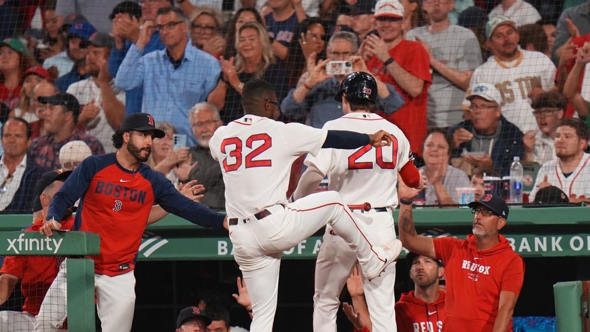 Red Sox rip through Diamondbacks 11-1 to open series Red Sox rip through Diamondbacks 11-1 to open series