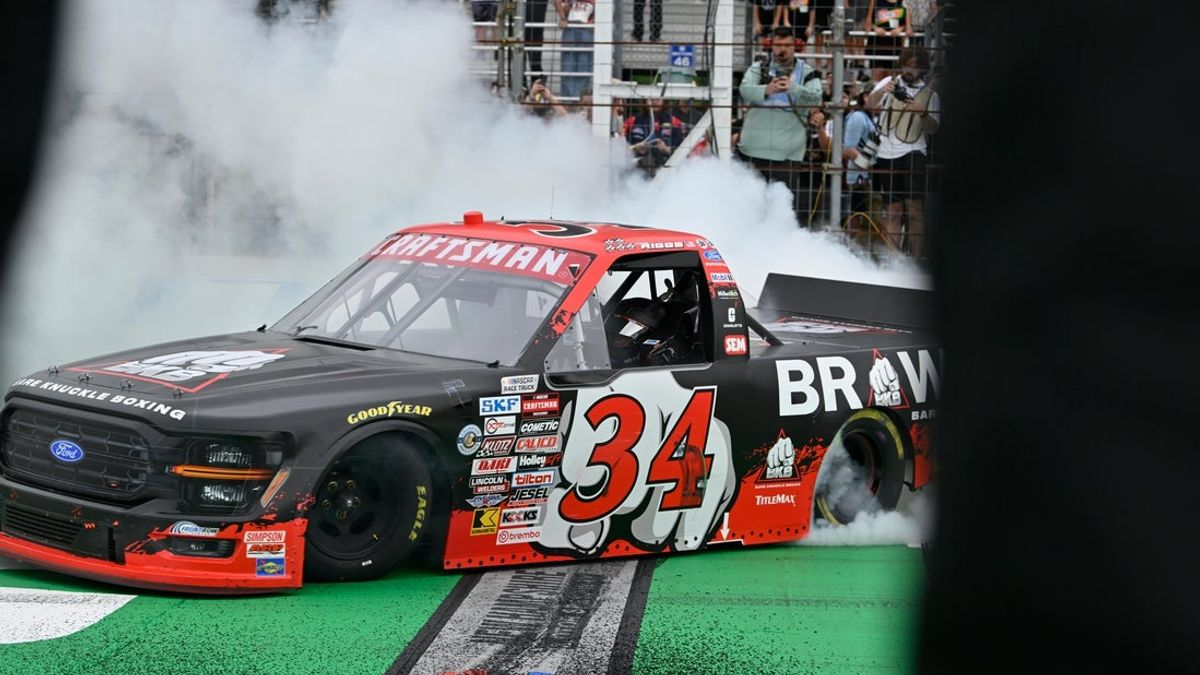 Deadspin | Riggs rules New Hampshire, Ankrum survives to claim final Chase berth