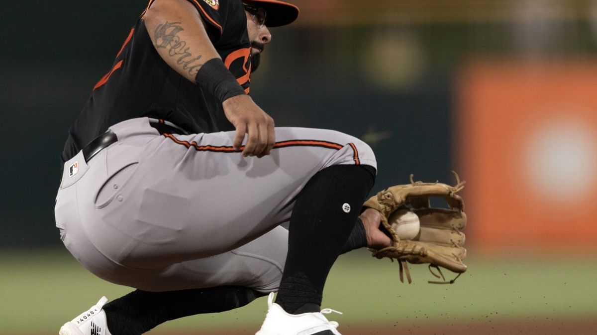  Orioles score twice in 10th to rally past Athletics 