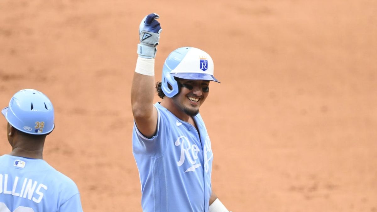  Josh Rojas drives in 4 as red-hot Royals rally past Guardians 