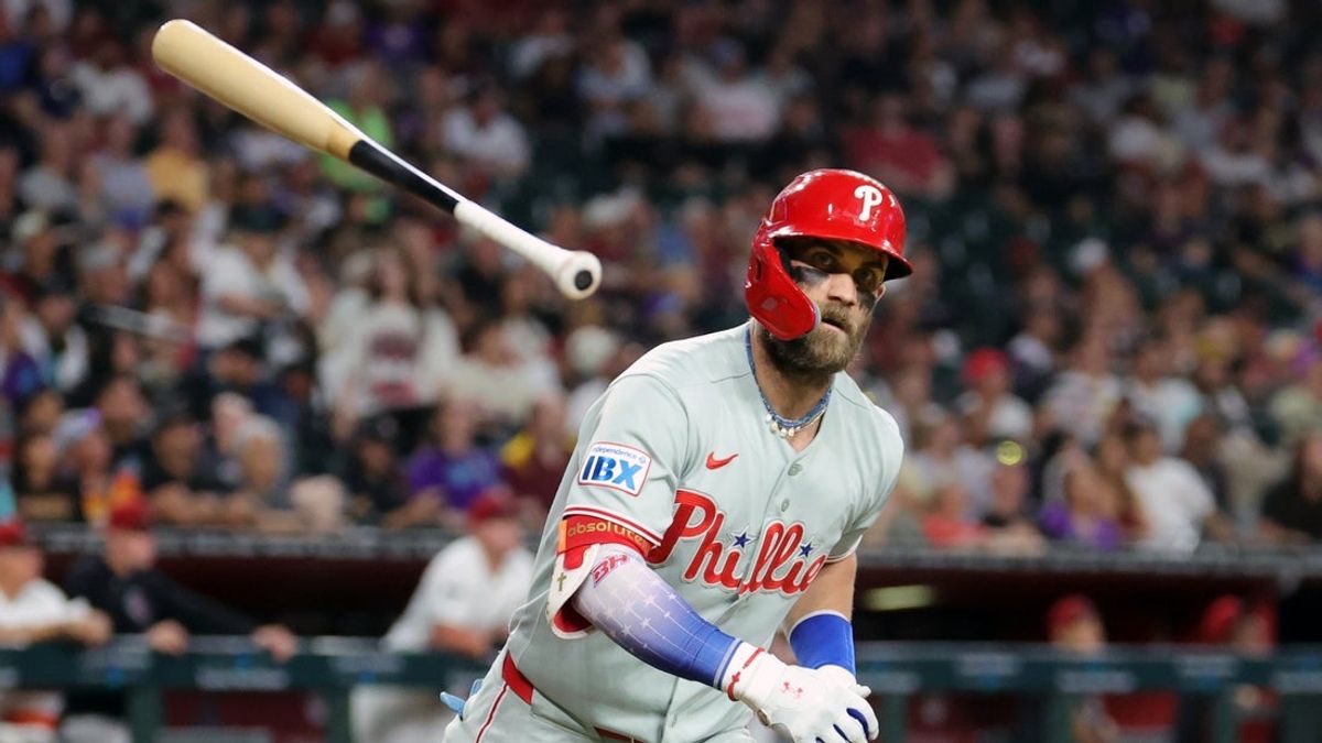 Phillies edge Diamondbacks, remain tied atop NL wild-card race