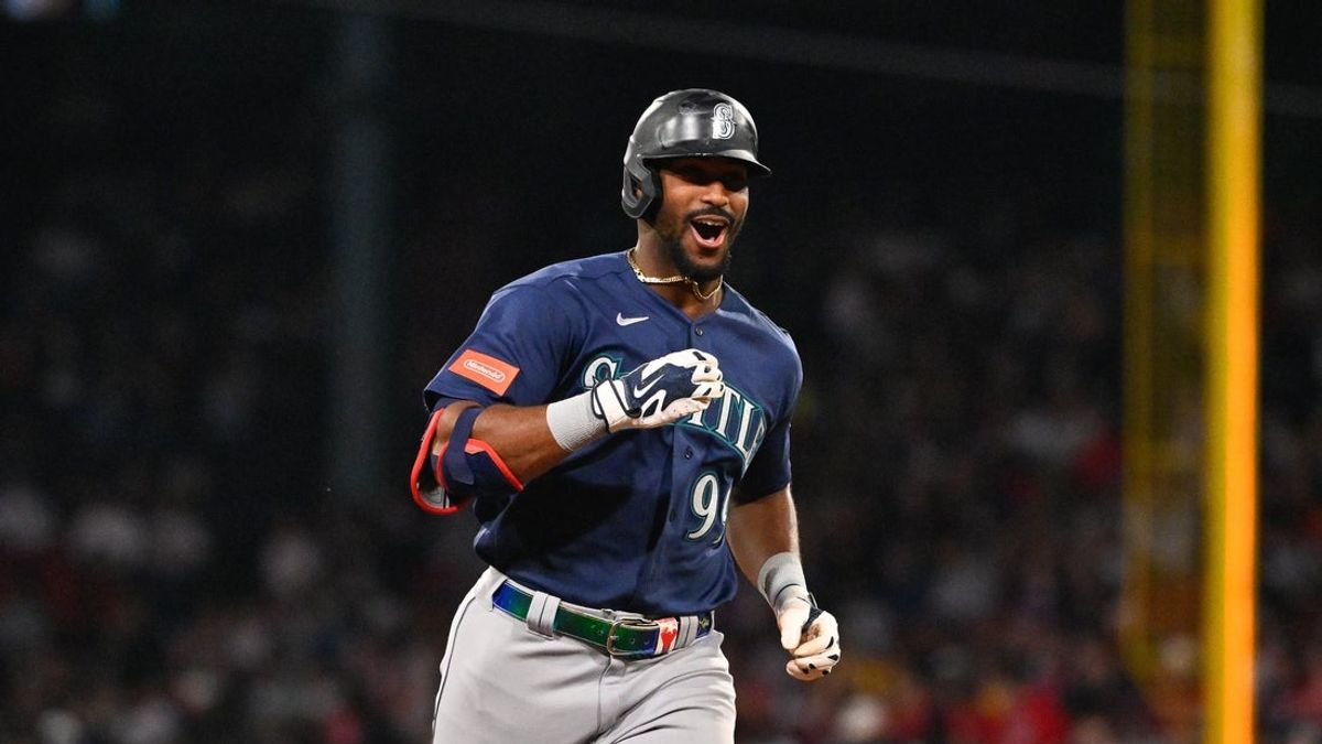 Deadspin | Mariners swinging loud bats heading into finale vs. Red Sox