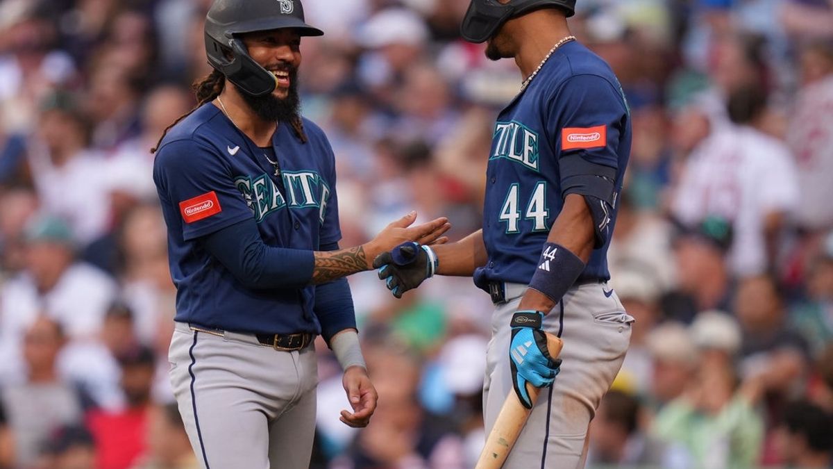 Deadspin | J.P. Crawford helps Mariners sail past Red Sox
