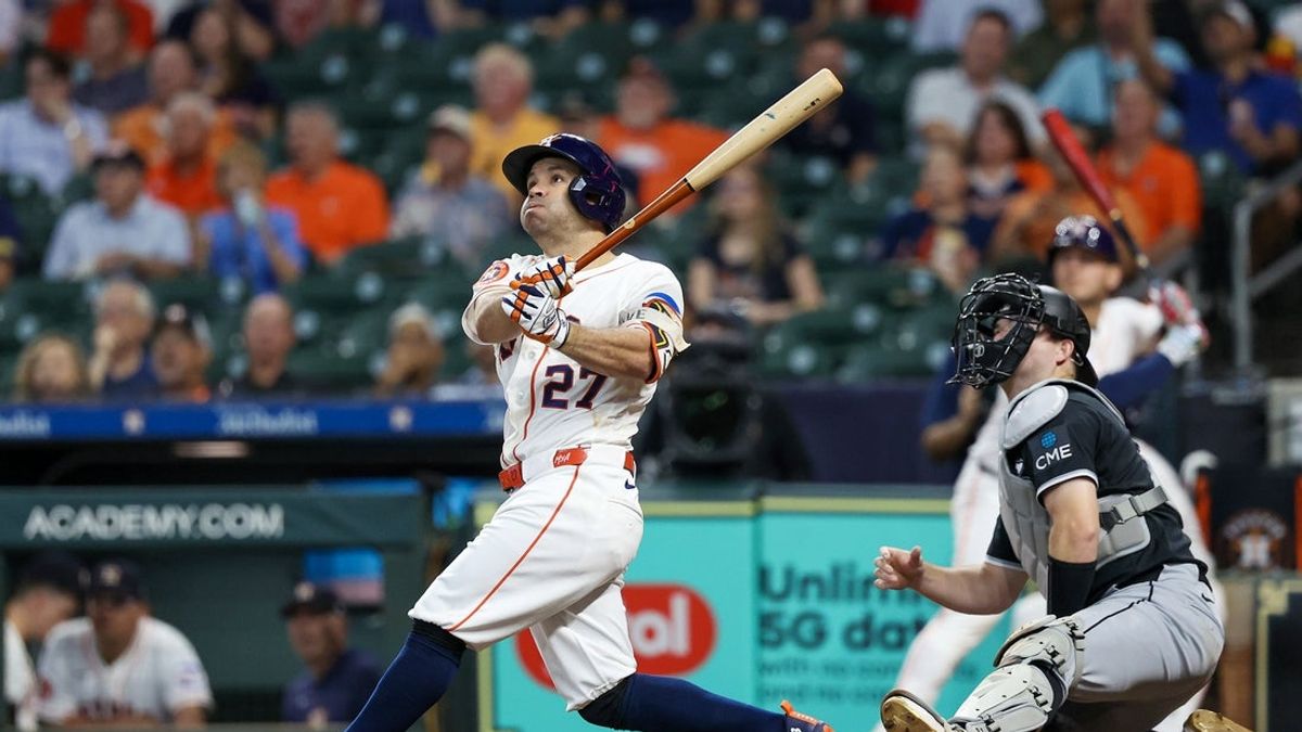 
            Astros pitching holds down White Sox in series-clinching win
        