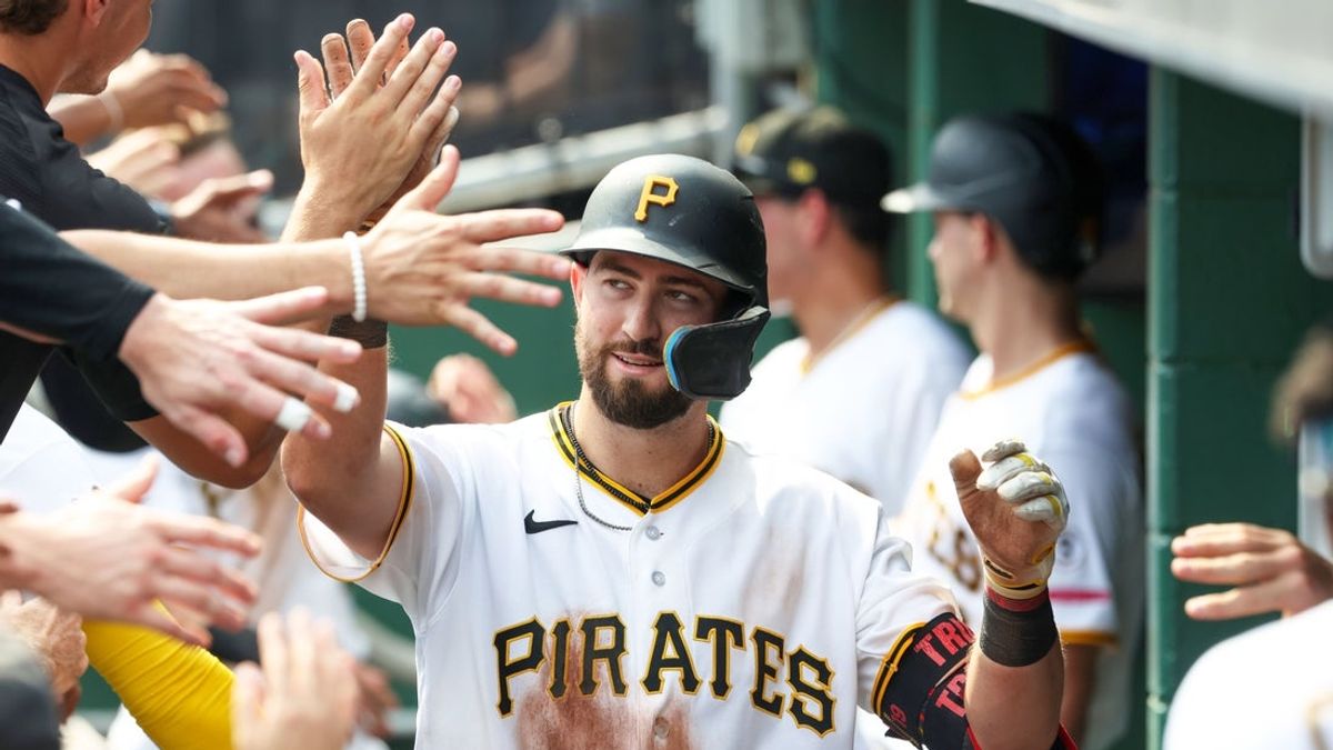 
            Pirates turn small-ball approach into 5-2 win over Giants
        