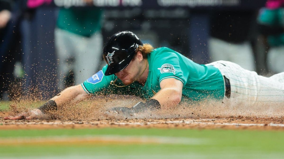  Marlins break out on offense to salvage finale vs. Cubs 