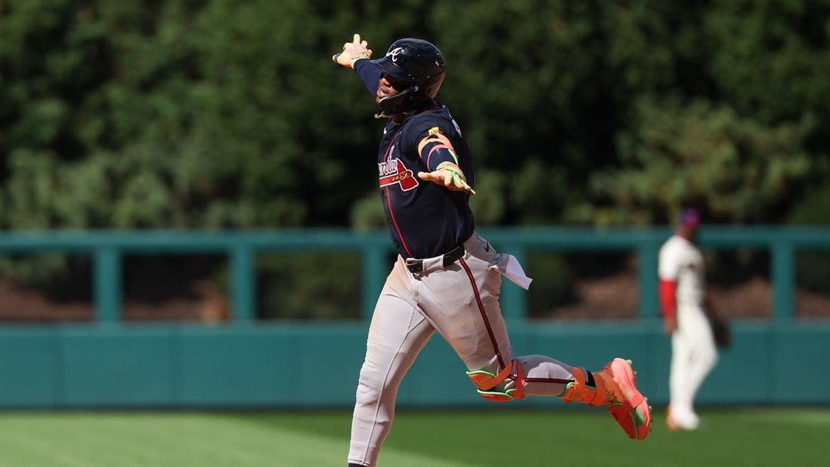  Ronald Acuna Jr. (3-run HR), Braves rally late to upend Phillies 