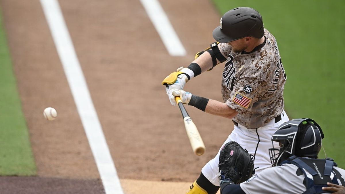 Padres open game with 3 straight homers, hold on to edge Yankees Padres open game with 3 straight homers, hold on to edge Yankees
