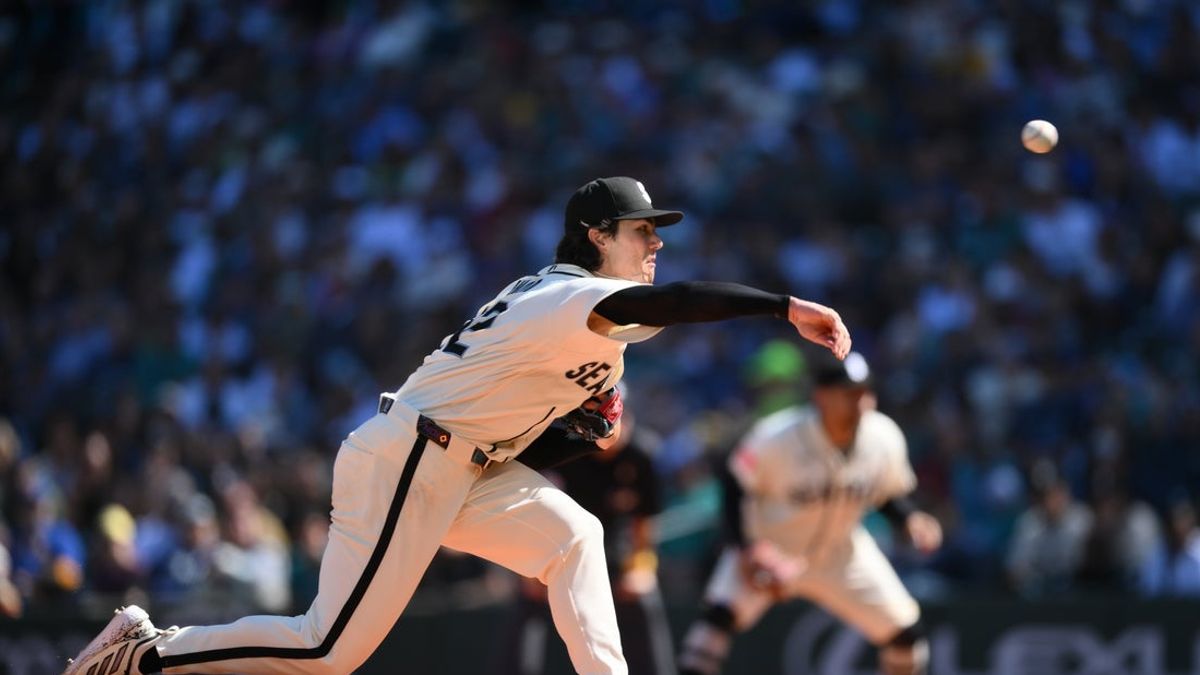 Bryan Woo shines as Mariners close AL West gap with win over A's