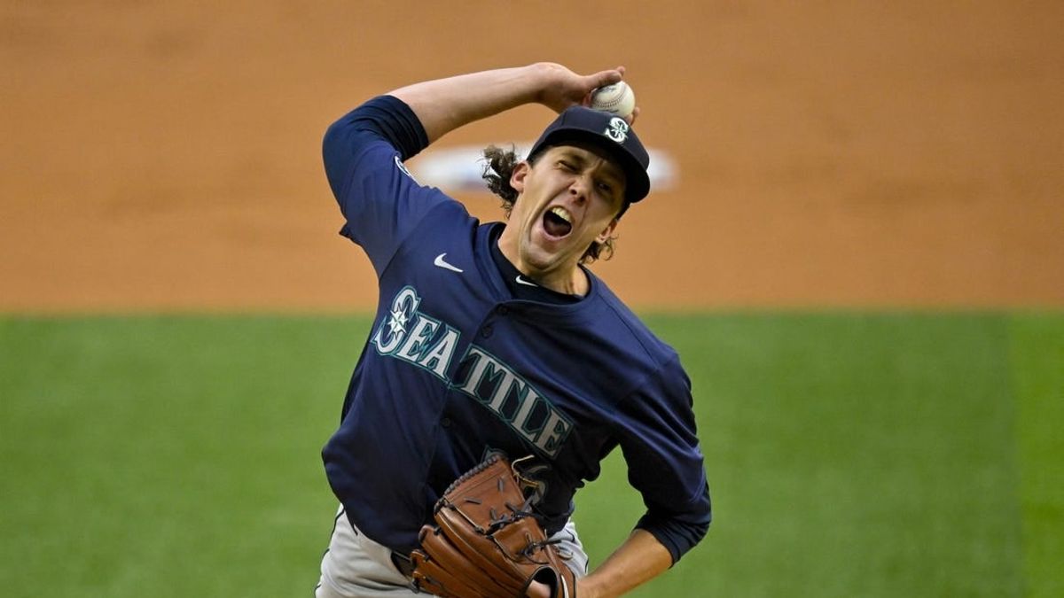 Deadspin | Mariners bump Rangers out of first place