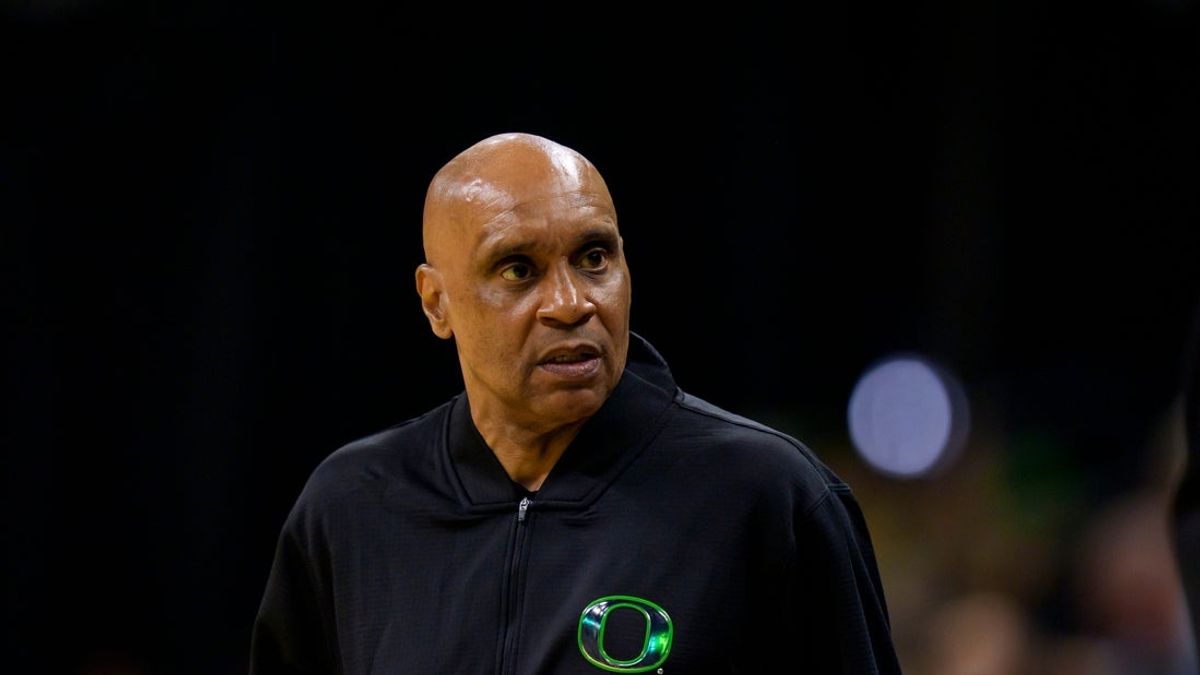 With Tony Stubblefield at helm, Oregon hosts Montana With Tony Stubblefield at helm, Oregon hosts Montana