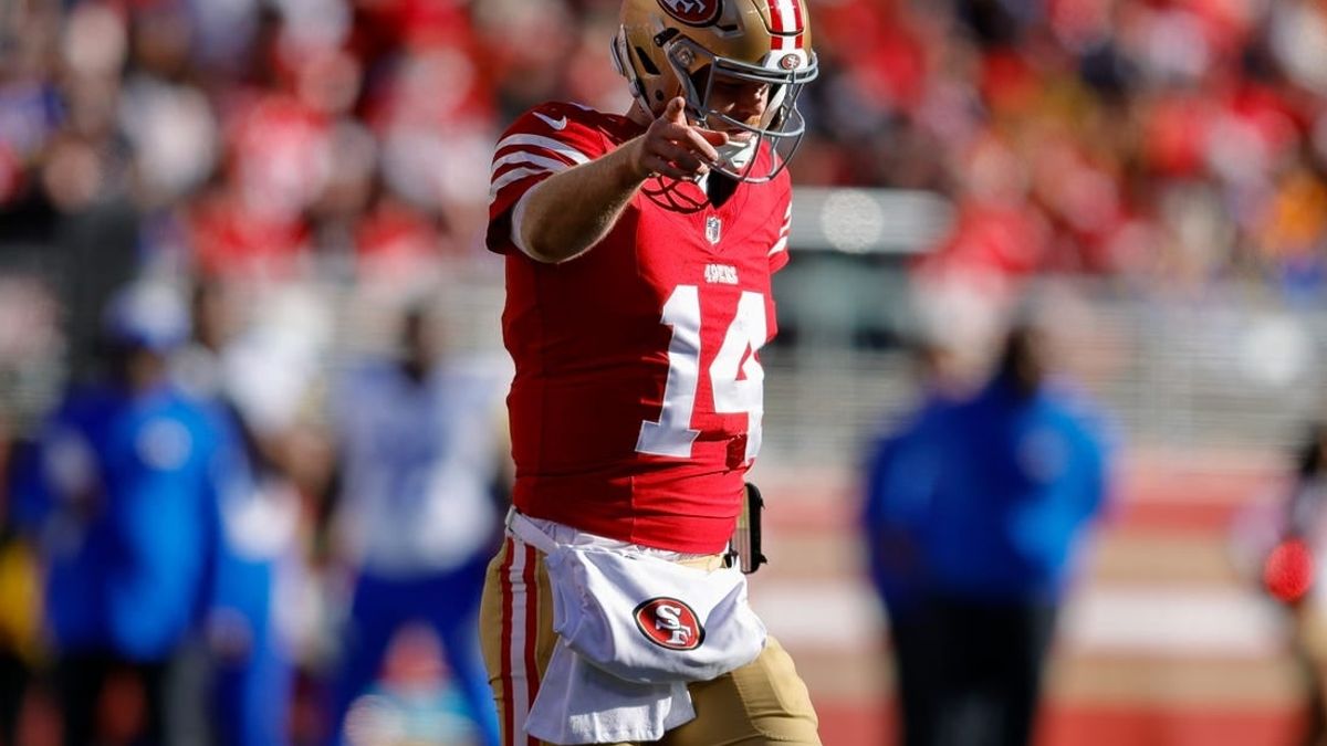 Deadspin | Reports: Vikings remake backfield, to add QB Sam Darnold, RB ...