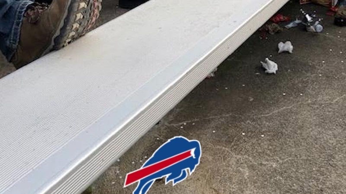 Deadspin | Someone Left A Poo At The Bills Game [Update]