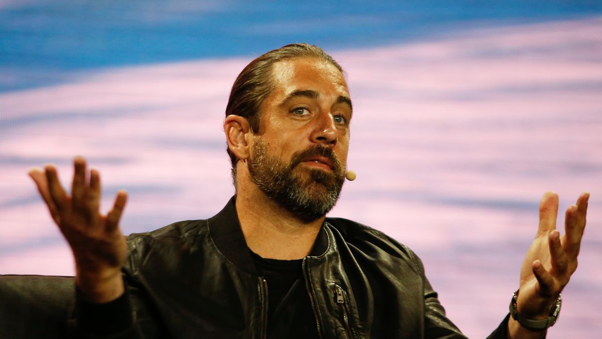 Deadspin | Watch Aaron Rodgers get mad about a kids’ flag football game