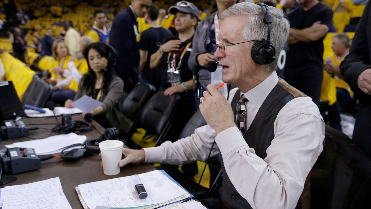Deadspin | ESPN Broadcasters: ESPN's Reporting Is Bad