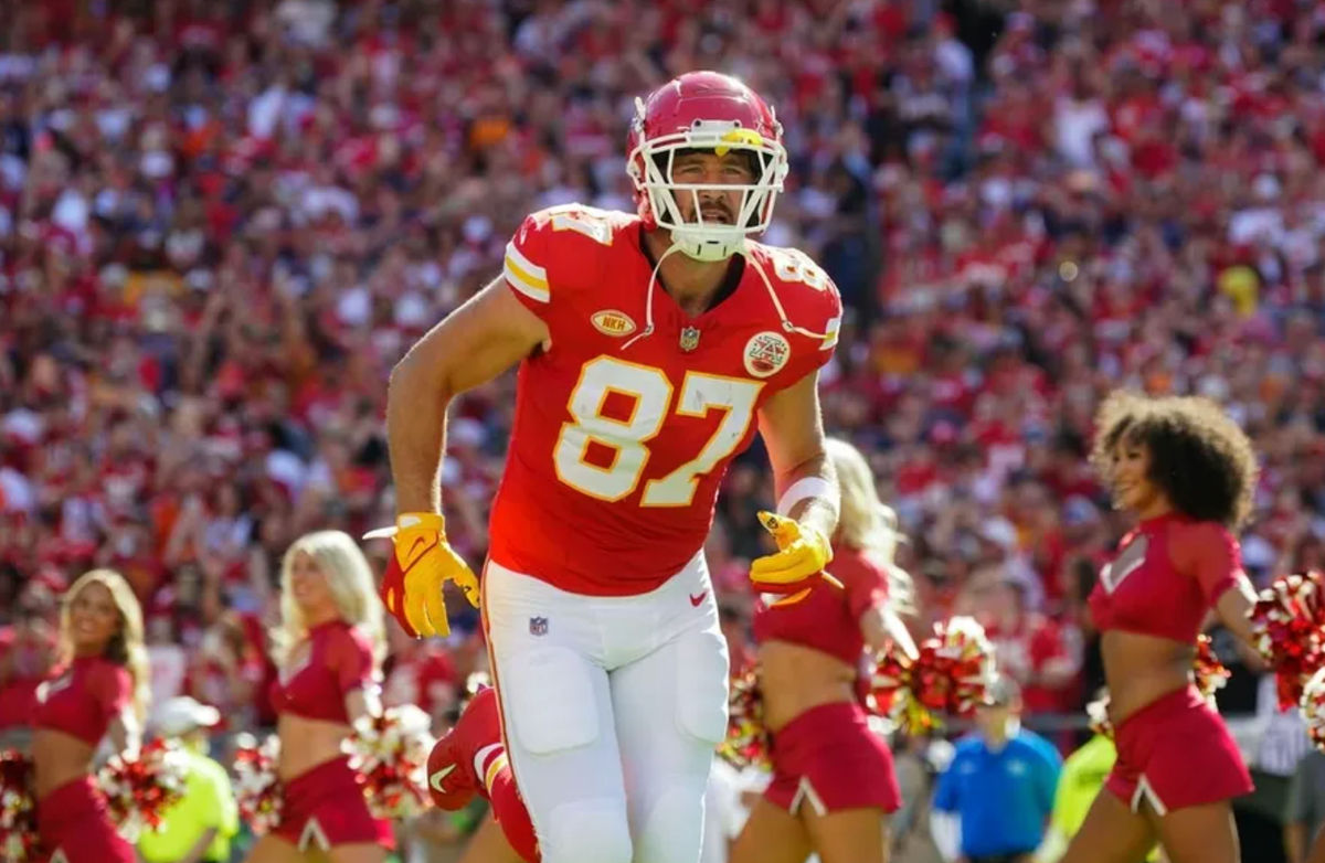Kansas City Chiefs tight end Travis Kelce (87) takes the field prior to a game against the Chicago Bears at GEHA Field at Arrowhead Stadium. credits: Jay Biggerstaff-USA TODAY Sports