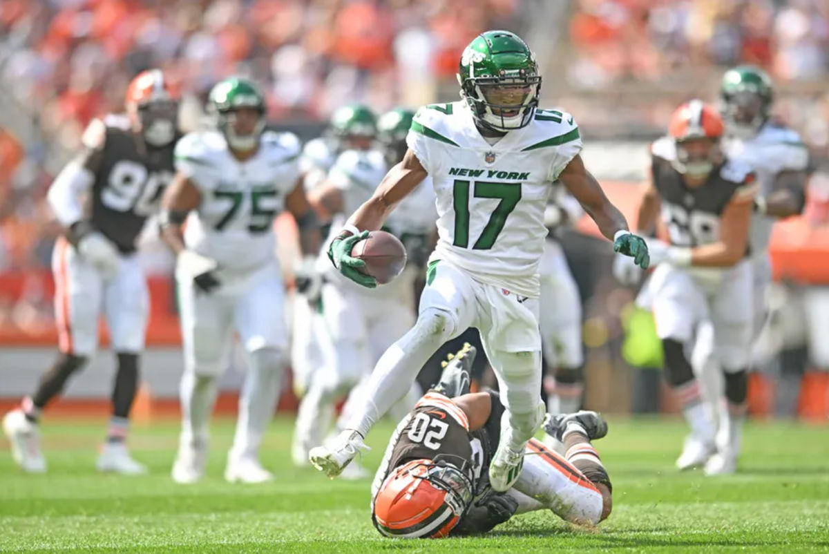 New York Jets wide receiver Garrett Wilson catches a pass against the Cleveland Browns. source: Getty Images
