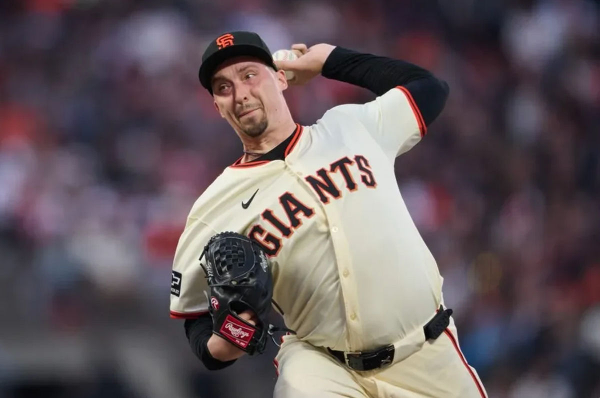 8 de abril de 2024; San Francisco, California, Estados Unidos; El lanzador abridor de los Gigantes de San Francisco, Blake Snell (7), lanza un lanzamiento contra los nacionales de Washington durante la segunda entrada en Oracle Park. Créditos: Robert Edwards-USA TODAY Deportes