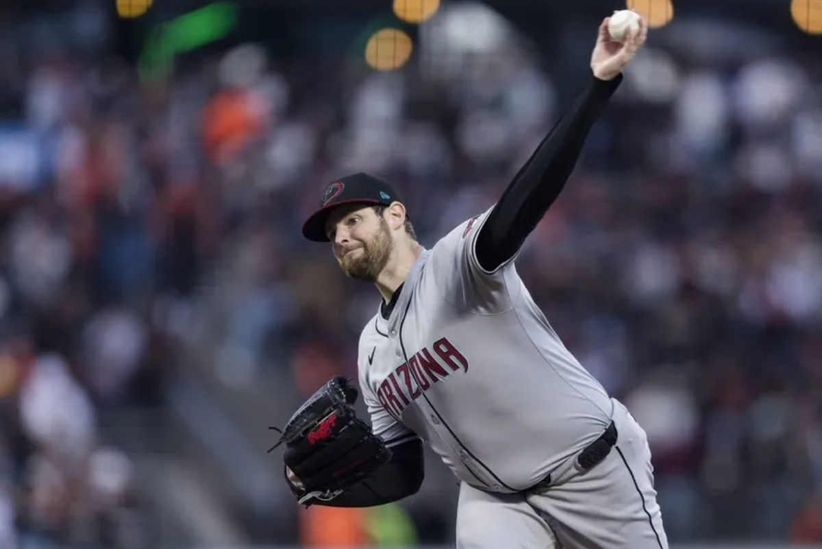 19 de abril de 2024; San Francisco, California, Estados Unidos; El lanzador abridor de los Diamondbacks de Arizona Jordan Montgomery (52) lanza contra los Gigantes de San Francisco durante la primera entrada en Oracle Park. Créditos: John Hefti-USA TODAY Deportes