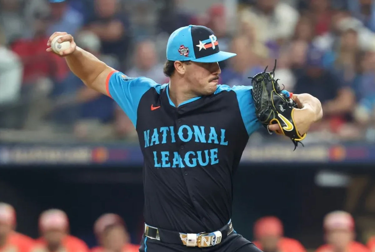 16 de julio de 2024; Arlington, Texas, Estados Unidos; El lanzador de la Liga Nacional Paul Skenes de los Piratas de Pittsburgh (30) lanza contra la Liga Americana en la primera entrada durante el Juego de Estrellas de la MLB 2024 en Globe Life Field. Crédito obligatorio: Kevin Jairaj-USA TODAY Deportes