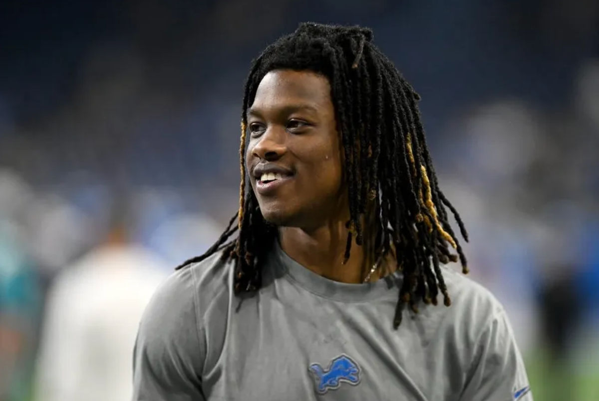 19 de agosto de 2023; Detroit, Michigan, Estados Unidos; El receptor de los Detroit Lions, Jameson Williams (9), sale del campo después de su partido de pretemporada contra los Jacksonville Jaguars en Ford Field. Créditos: Lon Horwedel-USA TODAY Deportes