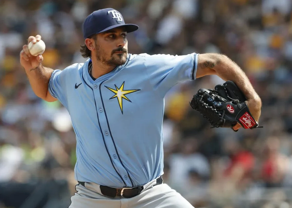 22 de junho de 2024; Pittsburgh, Pensilvânia, EUA; O arremessador titular do Tampa Bay Rays, Zach Eflin (24), faz um arremesso contra o Pittsburgh Pirates durante o primeiro inning no PNC Park. Crédito obrigatório: Charles LeClaire-USA TODAY Sports