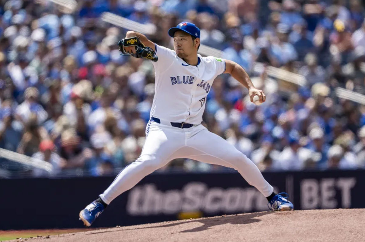 20 de julho de 2024; Toronto, Ontário, CAN; O arremessador do Toronto Blue Jays, Yusei Kikuchi (16), arremessa para o Detroit Tigers durante o primeiro turno no Rogers Centre. Crédito obrigatório: Kevin Sousa-USA TODAY Sports