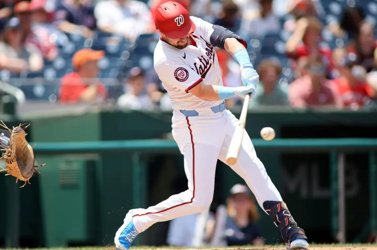 16 de junho de 2024; Washington, Distrito de Columbia, EUA; O outfielder do Washington Nationals, Lane Thomas (28), faz um home run no primeiro inning durante um jogo contra o Miami Marlins no Nationals Park. Crédito obrigatório: Daniel Kucin Jr.-USA TODAY Sports