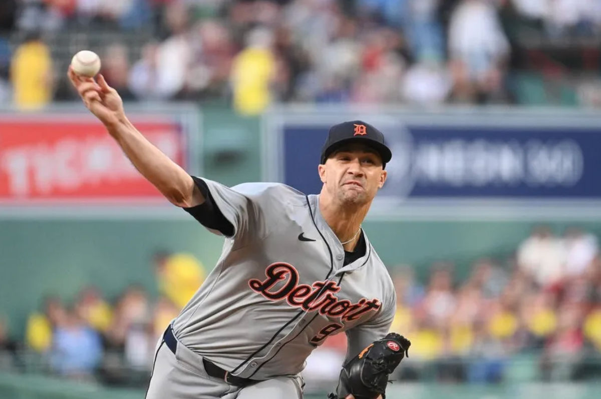 30 de mayo de 2024; Boston, Massachusetts, Estados Unidos; El lanzador abridor de los Tigres de Detroit, Jack Flaherty (9), se lanza contra los Medias Rojas de Boston durante la primera entrada en Fenway Park. Crédito obligatorio: Eric Canha-USA TODAY Deportes