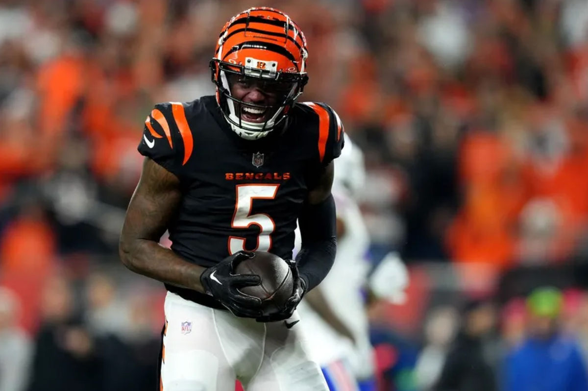 El receptor abierto de los Cincinnati Bengals, Tee Higgins (5), reacciona después de completar una atrapada en el último cuarto durante un partido de fútbol americano de la NFL de la semana 9 entre los Buffalo Bills y los Cincinnati Bengals, el domingo 5 de noviembre de 2023, en el estadio Paycor de Cincinnati.