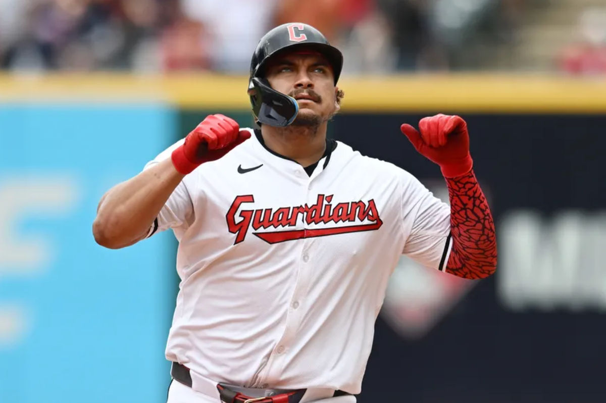 7 de agosto de 2024; Cleveland, Ohio, EE. UU.; El primera base de los Cleveland Guardians, Josh Naylor (22), recorre las bases después de conectar un jonrón durante la quinta entrada contra los Diamondbacks de Arizona en Progressive Field. Crédito obligatorio: Ken Blaze-USA TODAY Sports