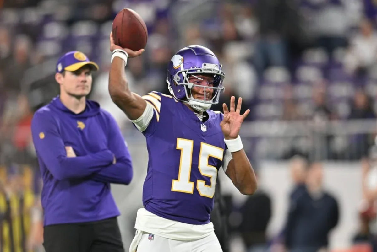 Nov 27, 2023; Minneapolis, Minnesota, USA; Minnesota Vikings quarterback Joshua Dobbs (15) warms up before the game between the Minnesota Vikings and the Chicago Bears at U.S. Bank Stadium. credits: Jeffrey Becker-USA TODAY Sports