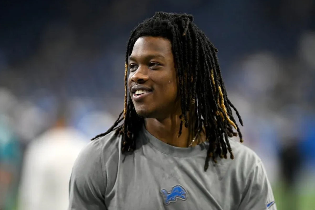 19 de agosto de 2023; Detroit, Michigan, EE. UU.; El receptor abierto de los Detroit Lions, Jameson Williams (9), abandona el campo después de su partido de pretemporada contra los Jacksonville Jaguars en Ford Field. Créditos: Lon Horwedel-USA TODAY Sports