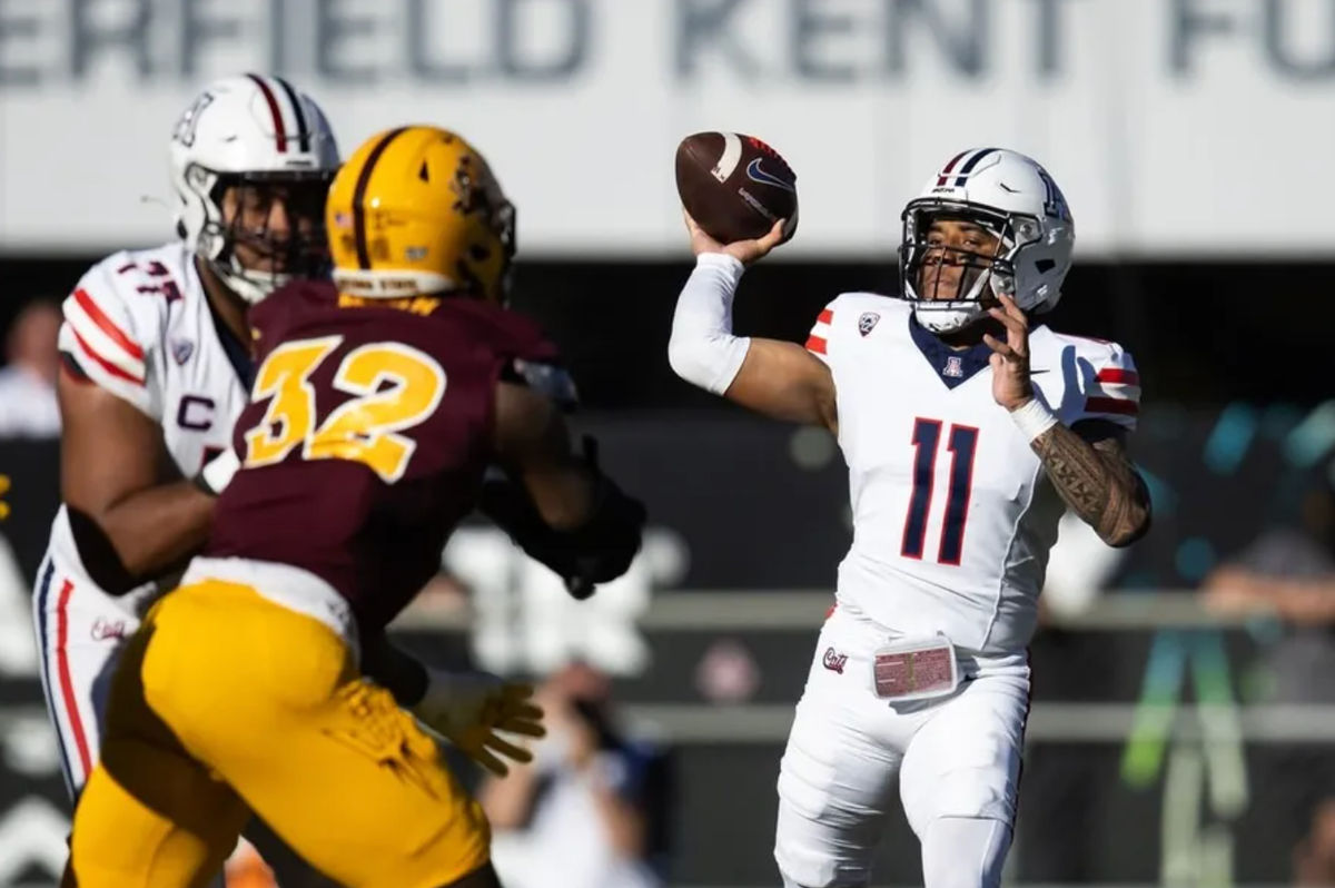 Nov 25, 2023; Tempe, Arizona, USA; Arizona Wildcats quarterback Noah Fifita (11) against the Arizona State Sun Devils in the first half of the Territorial Cup at Mountain America Stadium. credits: Mark J. Rebilas-USA TODAY Sports