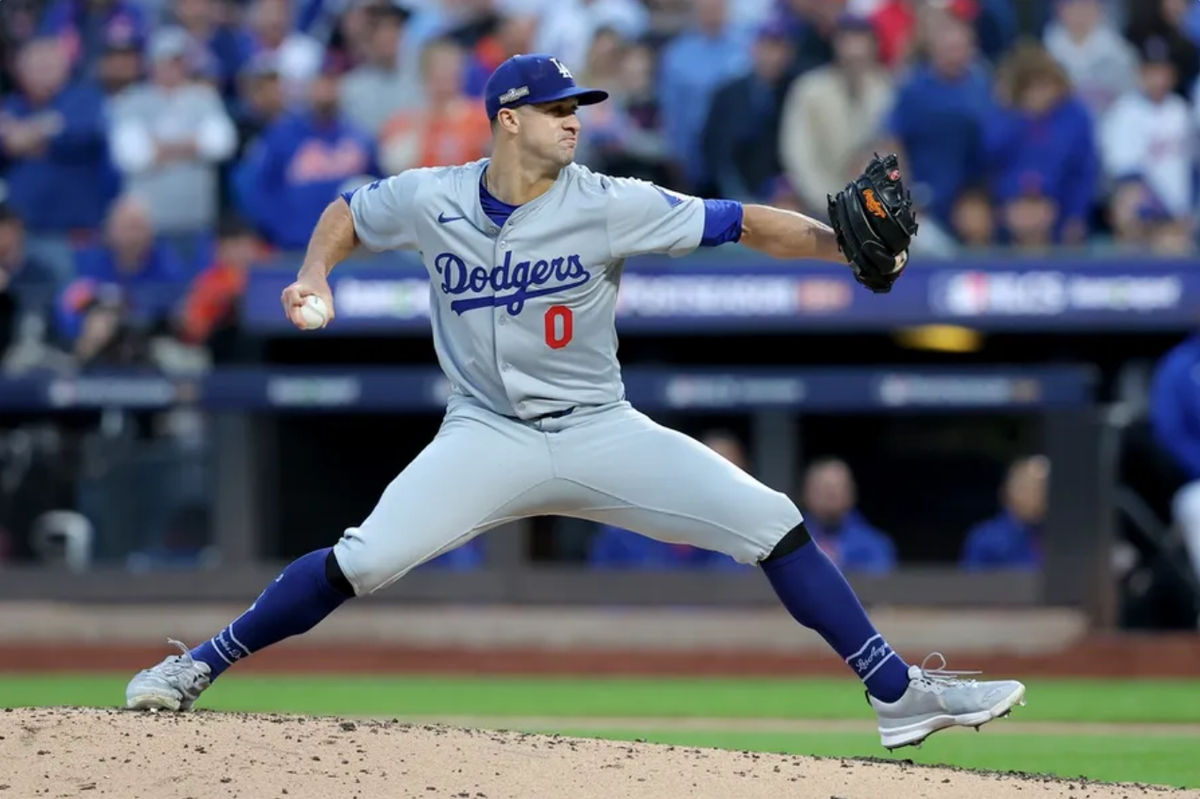 18 de outubro de 2024; Nova York, Nova York, EUA; O arremessador titular do Los Angeles Dodgers, Jack Flaherty (0), arremessa contra o New York Mets durante o segundo inning do quinto jogo da NLCS durante os playoffs da MLB de 2024 no Citi Field. Crédito obrigatório: Brad Penner-Imagn Images