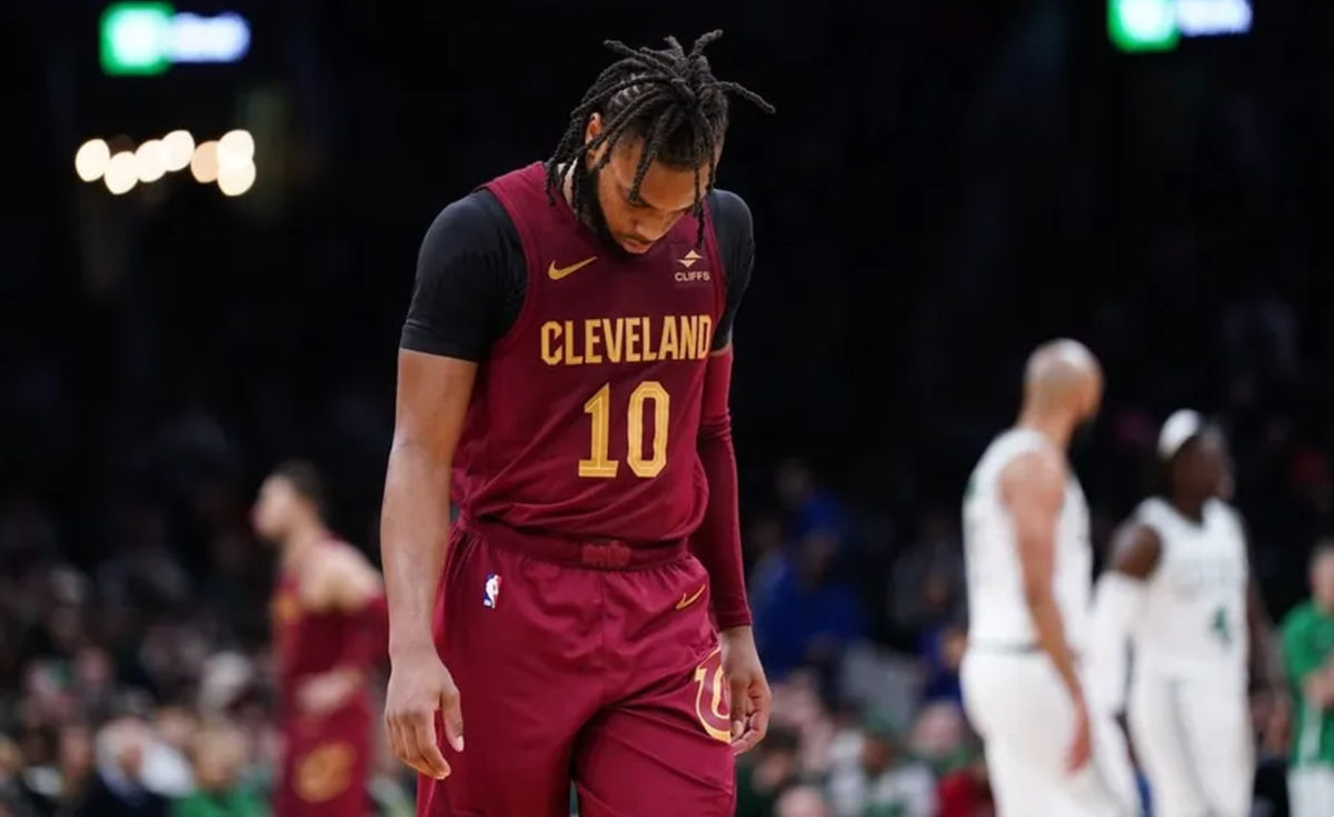 14 de dezembro de 2023; Boston, Massachusetts, EUA; O armador do Cleveland Cavaliers Darius Garland (10) na quadra contra o Boston Celtics no segundo tempo no TD Garden. créditos: David Butler II-USA TODAY Sports
