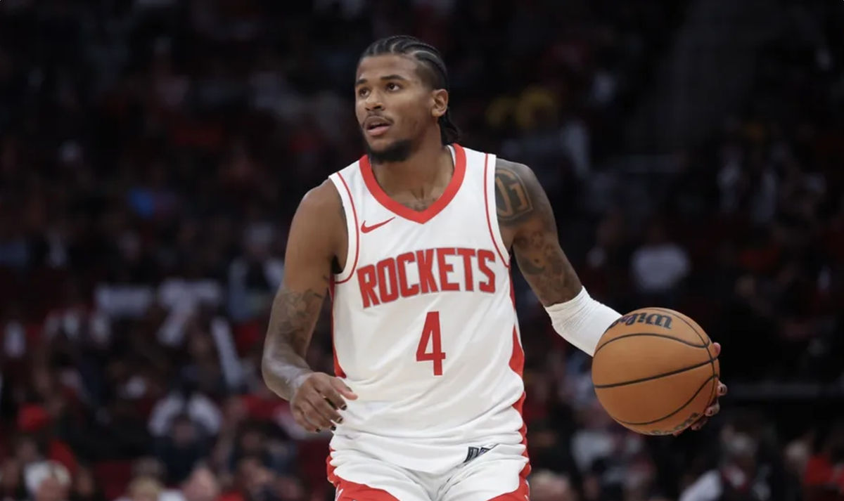 17 de outubro de 2024; Houston, Texas, EUA; O armador do Houston Rockets, Jalen Green (4), dribla contra o San Antonio Spurs no quarto período no Toyota Center. Crédito obrigatório: Thomas Shea-Imagn Images