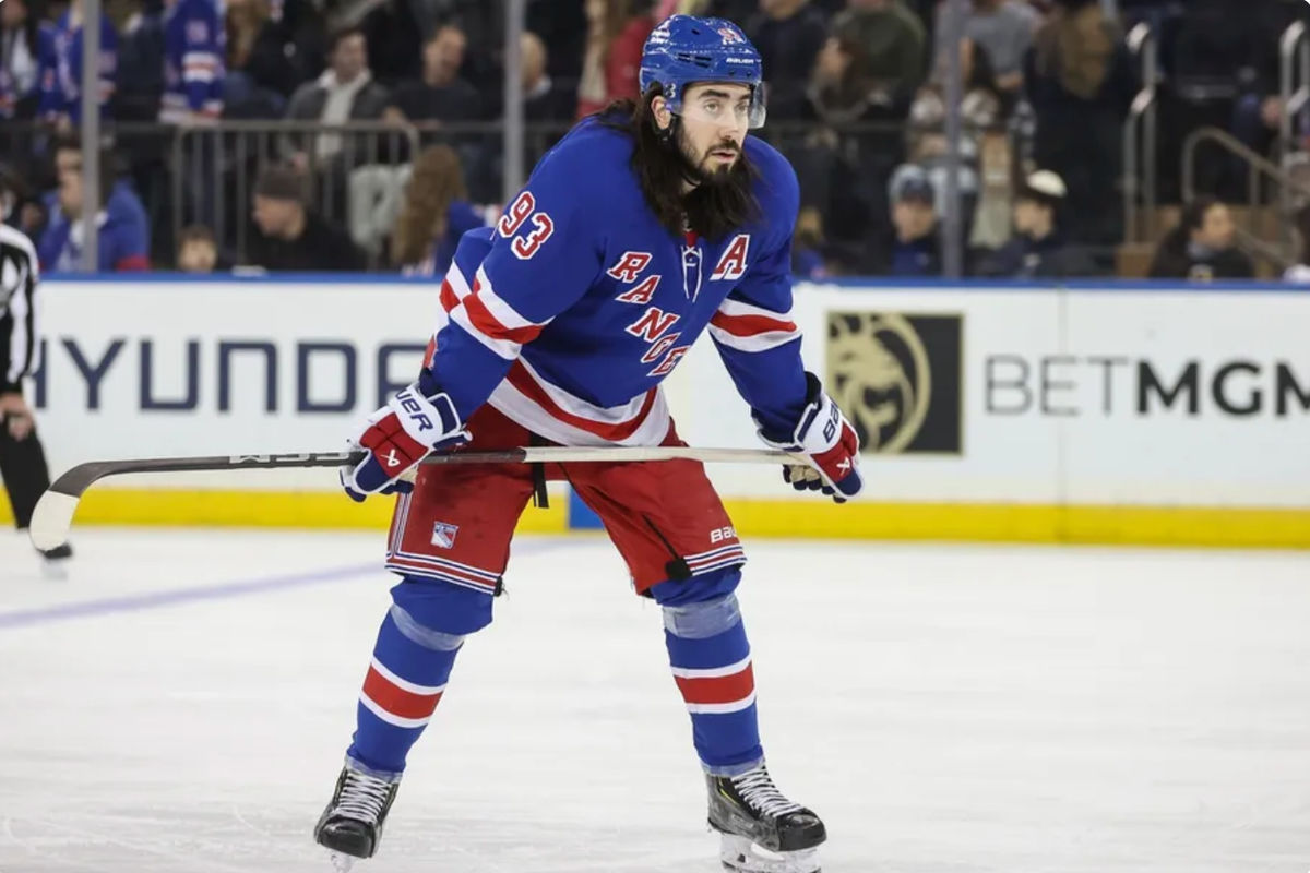 22 de dezembro de 2024; Nova Iorque, Nova Iorque, EUA; O New York Rangers centraliza Mika Zibanejad (93) no Madison Square Garden. Crédito obrigatório: Wendell Cruz-Imagn Images
