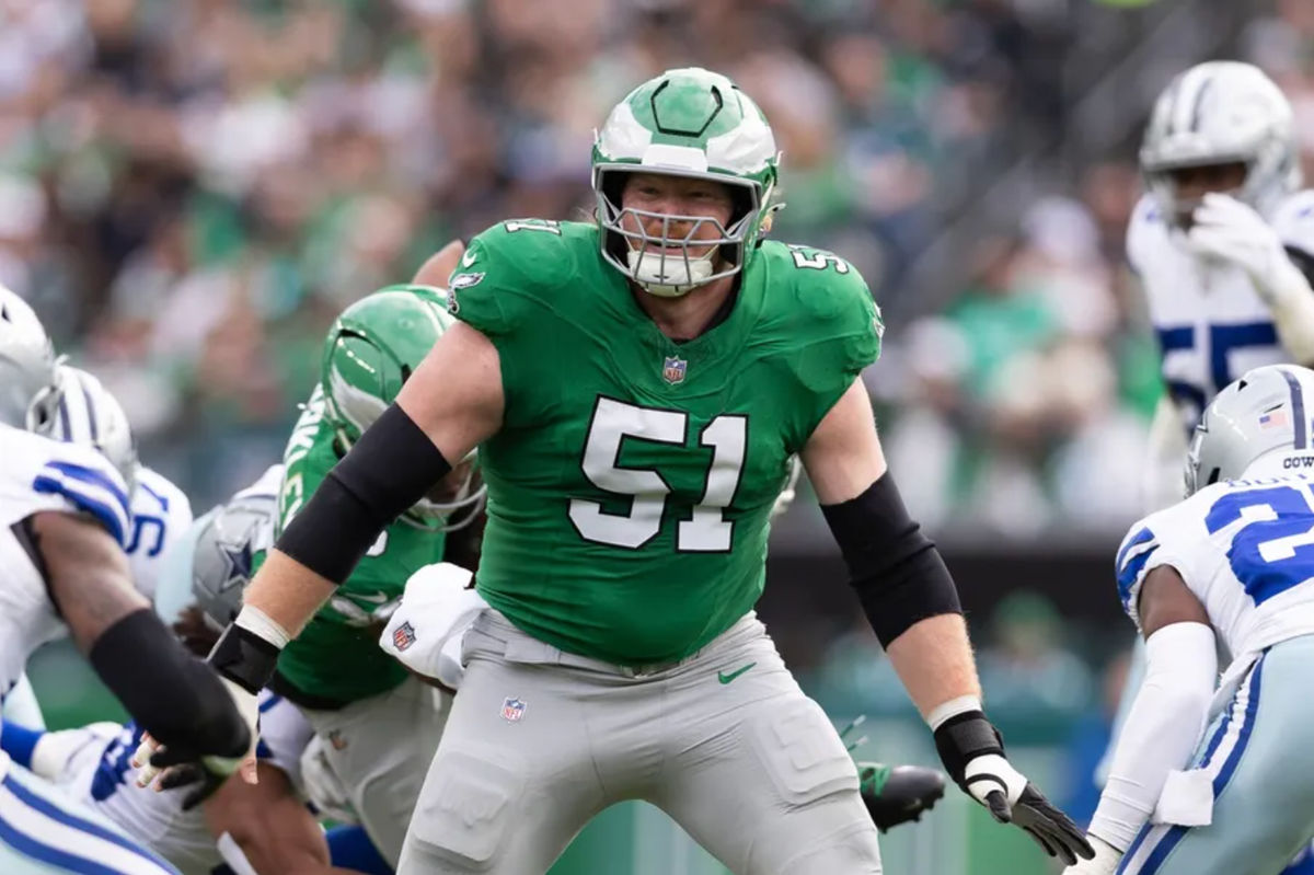29 de dezembro de 2024; Filadélfia, Pensilvânia, EUA; O centro do Philadelphia Eagles, Cam Jurgens (51), em ação contra o Dallas Cowboys durante o segundo quarto no Lincoln Financial Field. Crédito obrigatório: Bill Streicher-Imagn Images