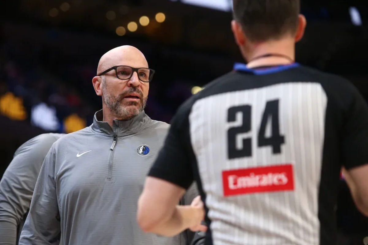 6 de janeiro de 2025; Memphis, Tennessee, EUA; O técnico do Dallas Mavericks, Jason Kidd, reage a um oficial durante o quarto período contra o Memphis Grizzlies no FedExForum. Crédito obrigatório: Petre Thomas-Imagn Images