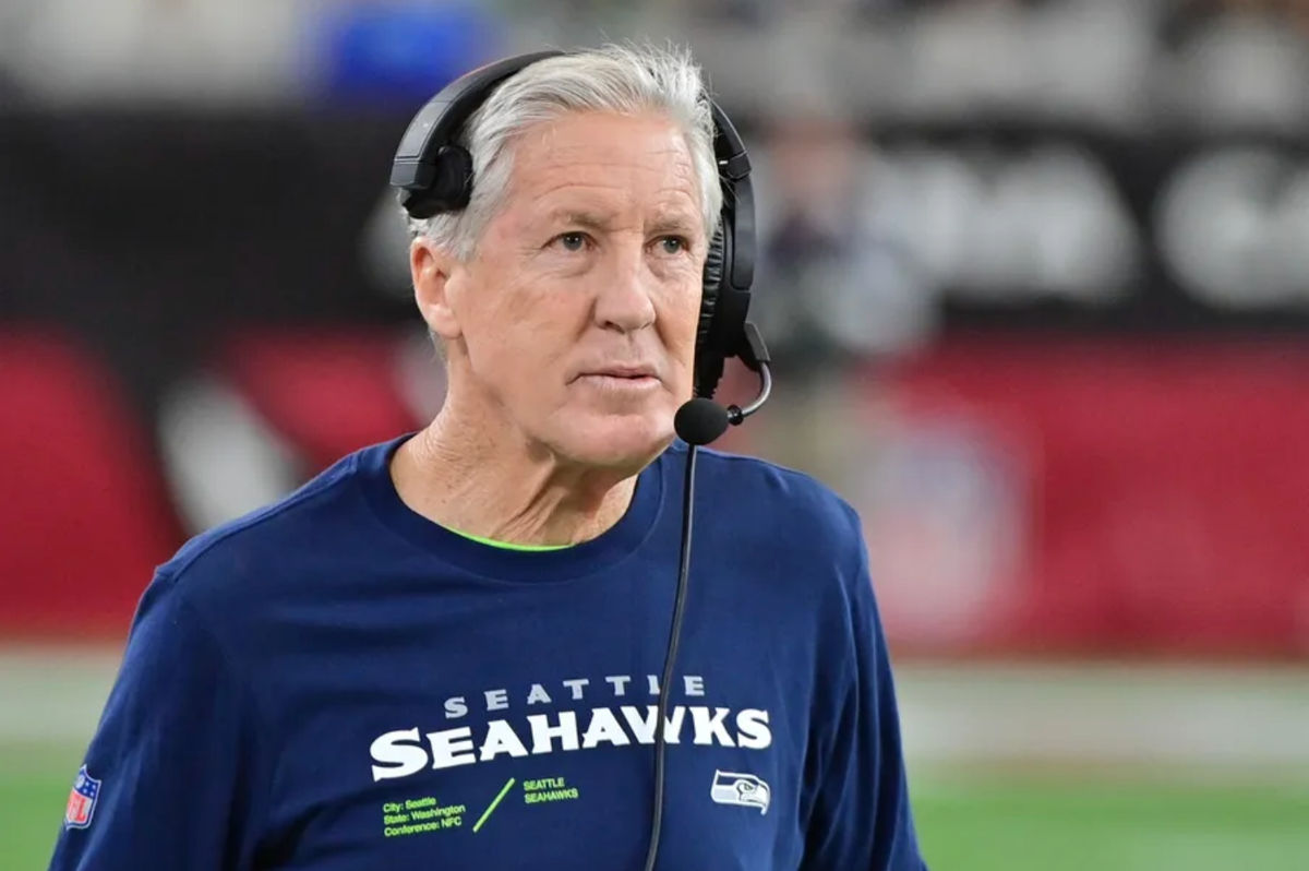 7 de enero de 2024; Glendale, Arizona, EE. UU.; El entrenador en jefe de los Seattle Seahawks, Pete Carroll, observa el partido en la segunda mitad contra los Arizona Cardinals en el State Farm Stadium. Crédito obligatorio: Matt Kartozian-Imagn Images