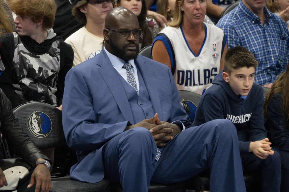 28 de maio de 2024; Dallas, Texas, EUA; Shaquille O'Neal assiste ao jogo entre o Dallas Mavericks e o Minnesota Timberwolves no quarto jogo das finais da conferência oeste para os playoffs da NBA de 2024 no American Airlines Center. Crédito obrigatório: Jerome Miron-Imagn Images