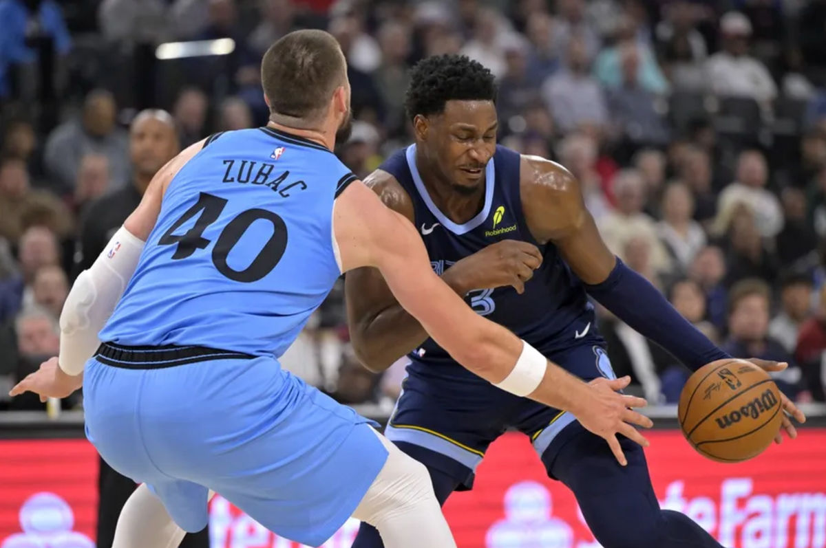 Mar 21, 2025; Inglewood, California, USA; Memphis Grizzlies forward Jaren Jackson Jr. (13) drives past Los Angeles Clippers center Ivica Zubac (40) in the first half at Intuit Dome. Mandatory Credit: Jayne Kamin-Oncea-Imagn Images