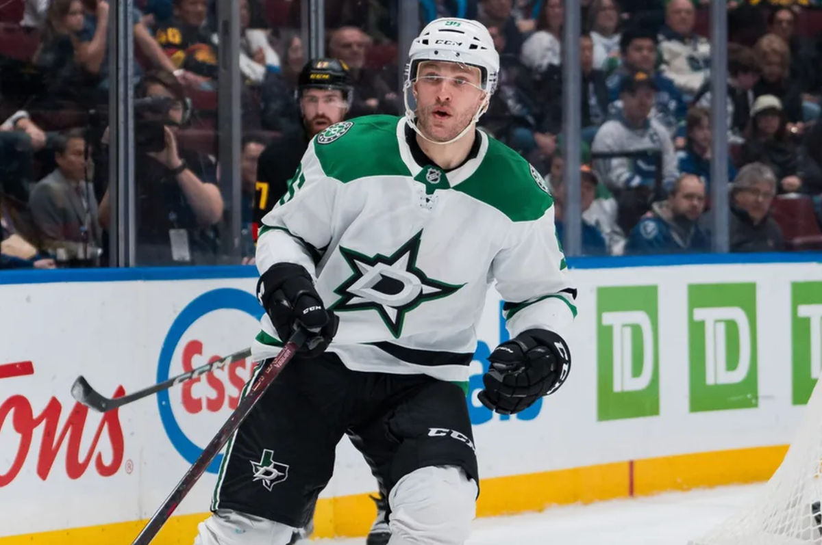9 de março de 2025; Vancouver, Colúmbia Britânica, CAN; O ala do Dallas Stars, Mikko Rantanen (96), patina contra o Vancouver Canucks no terceiro período na Rogers Arena. Crédito obrigatório: Bob Frid-Imagn Images