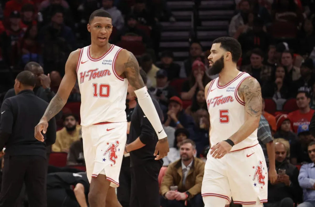 6 December, 2023; Houston, Texas, USA; Houston Rockets carried forward the Jabri Smith Junior (10) to protect Fred Wanwett (5) during the Oklahoma City Thunder Timeout in the second quarter at the Toyota Center. Compulsory Credit: Thomas Shea-Imagon Picture