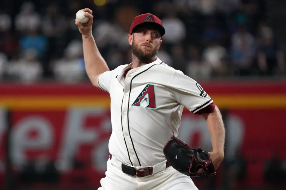 9 de junio de 2025; Phoenix, Arizona, EE. UU.; El lanzador de los Diamondbacks de Arizona, Merrill Kelly (29), lanza contra los Marineros de Seattle en la primera entrada en el Chase Field. Crédito obligatorio: Rick Scuteri-Imagn Images