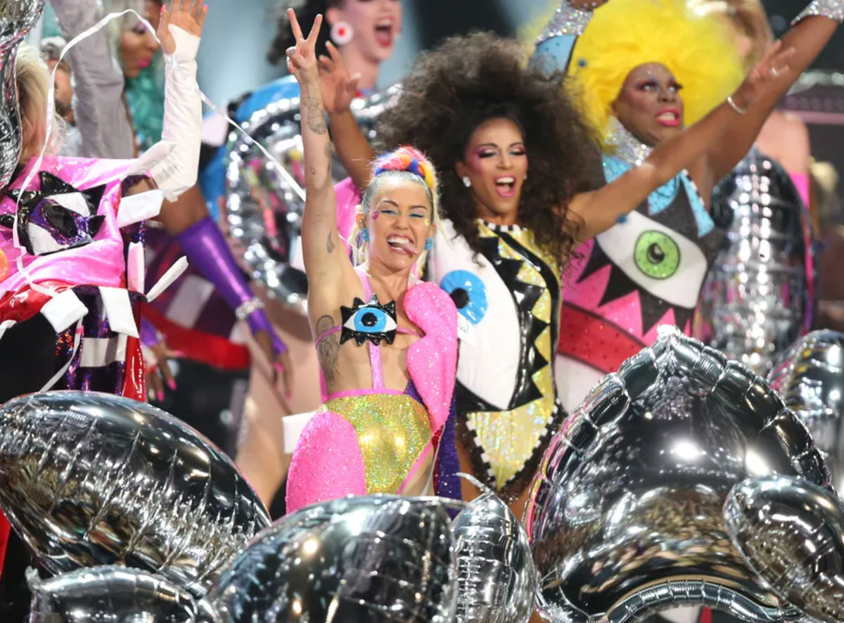 Who Will Headline the Super Bowl Halftime Show in 2026? Latest Odds and